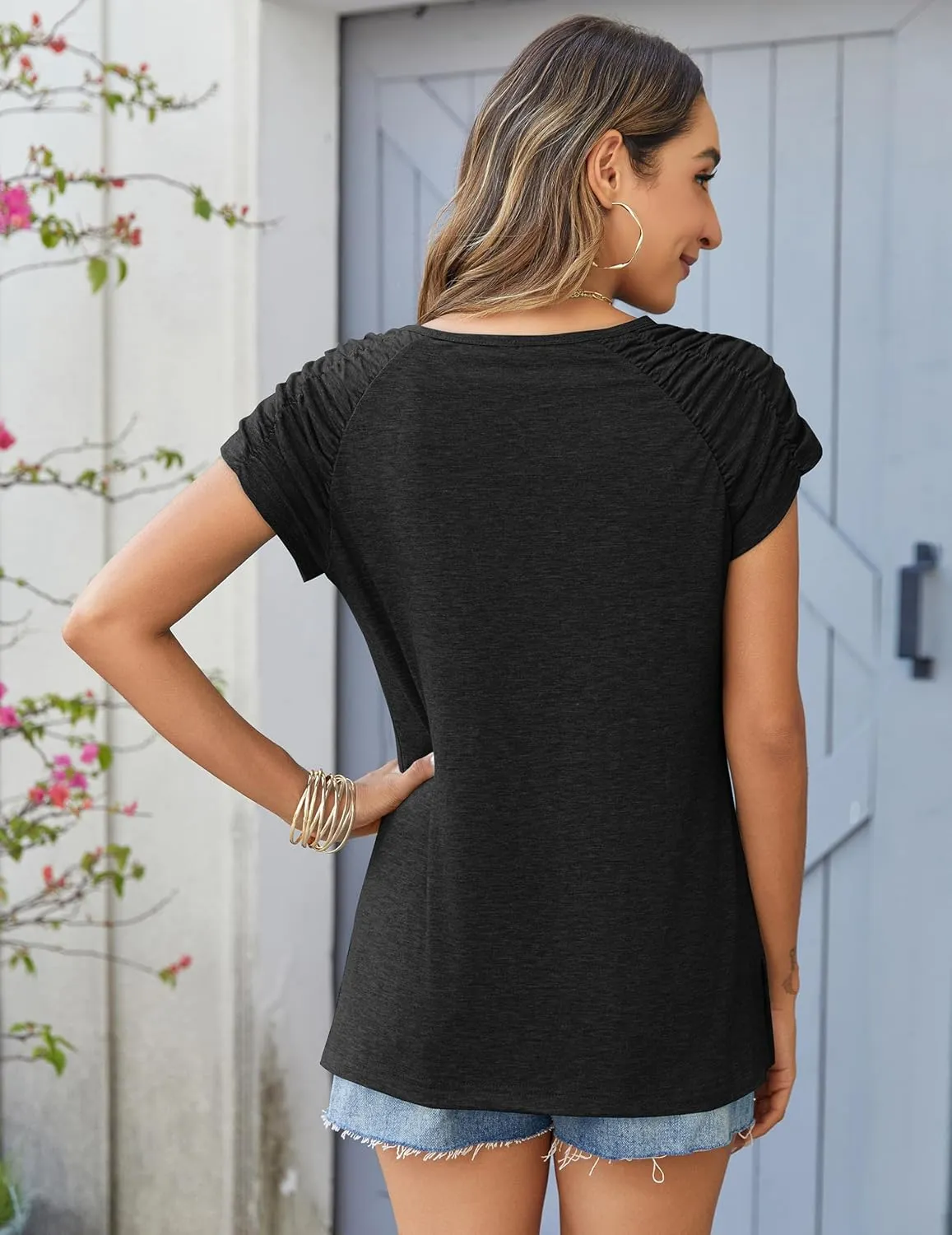 Zeagoo Womens Summer Tops Short Sleeve Shirts Loose Fit V Neck T Shirts Basics Dressy Casual Blouse S-XXL